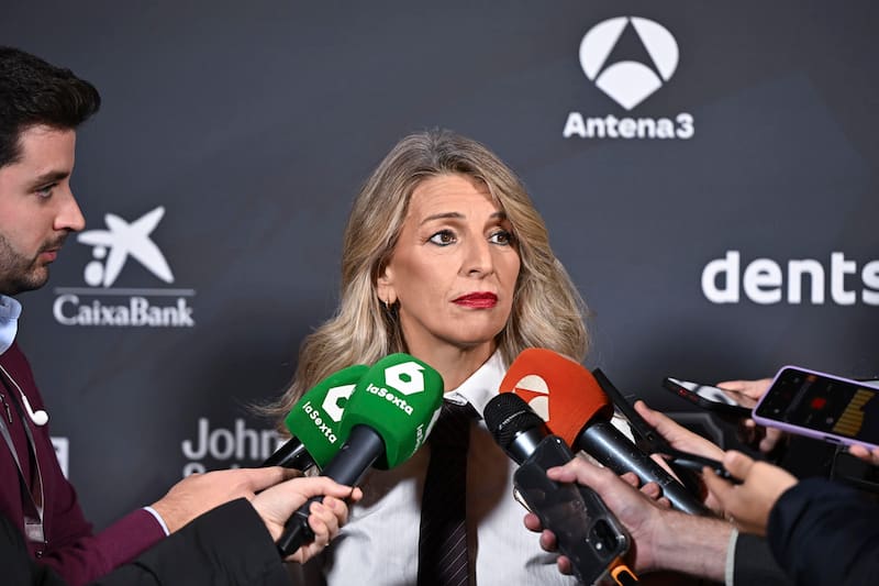 Sumar y Podemos tensan su disputa por liderar la izquierda, mientras crece la presión sobre Sánchez y el PSOE