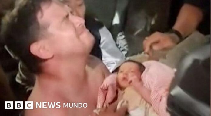 La conmovedora historia del bebé de 18 días y su madre que fueron rescatados de entre los escombros tras el terremoto doble en Venezuela